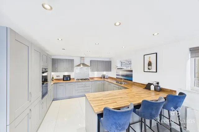 Photo 2 — Rosemeade Court, Almondbury, Huddersfield, West Yorkshire, HD5