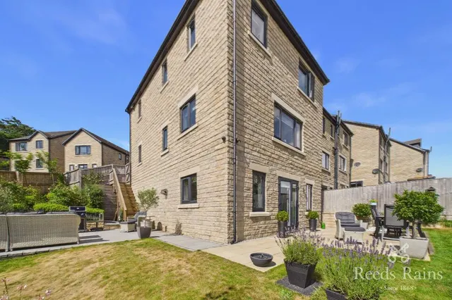 Rosemeade Court, Almondbury, Huddersfield, West Yorkshire, HD5, photo 1