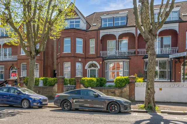 Queens Avenue, London, N10, photo 1