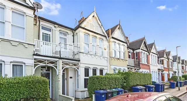 Squires Lane, Finchley, N3, photo 1