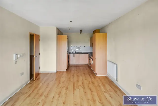 Academy Place, Isleworth, photo 2