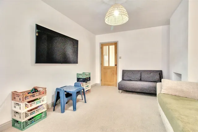 Photo 3 — Leigh Road, Broadwater, Worthing