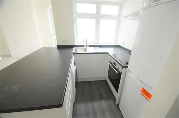 The Broadway, Mill Hill, photo 2
