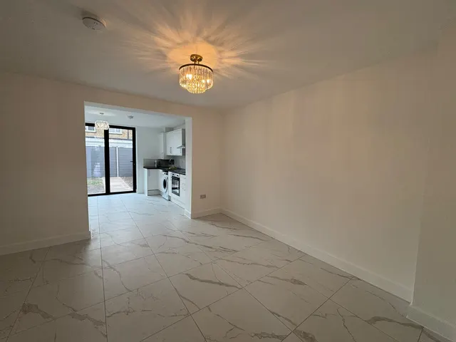 Gainsborough Road, London, E15, photo 2