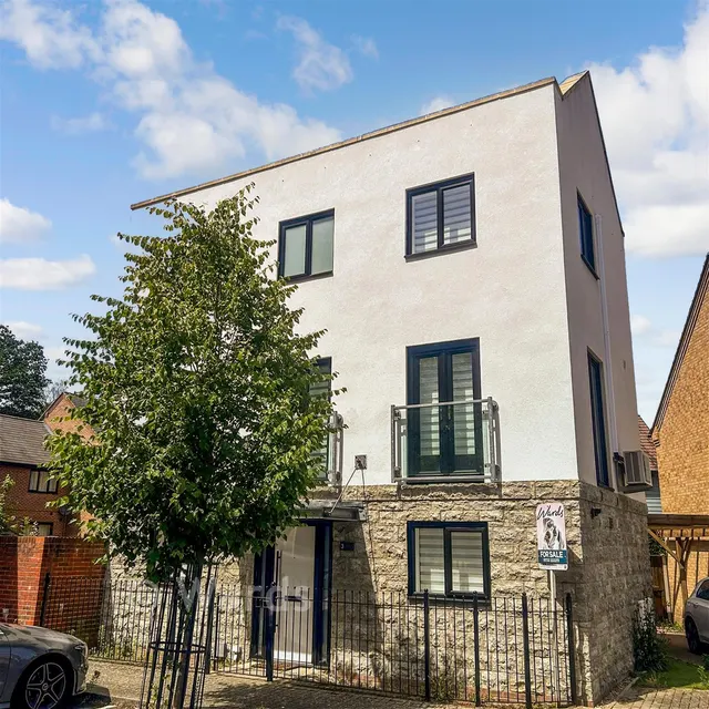 Hawley Drive, Leybourne, ME19, photo 1