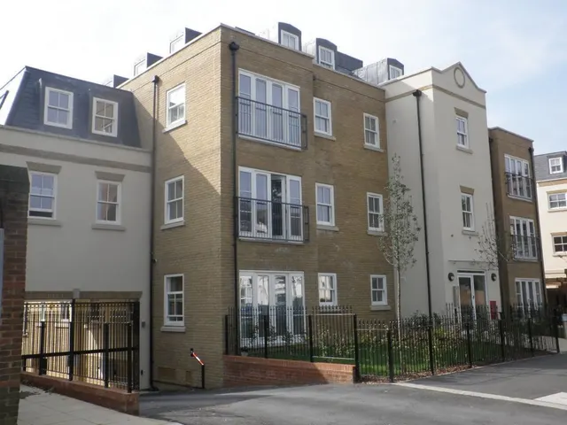 Epsom, photo 1