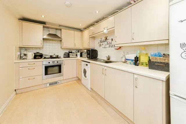 Photo 3 — Brookhill Road, Copthorne, Crawley