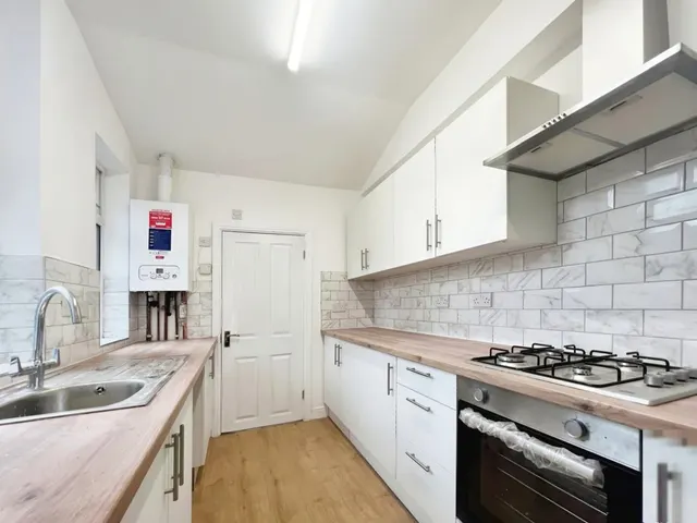 Findlay Street, WN7, photo 3