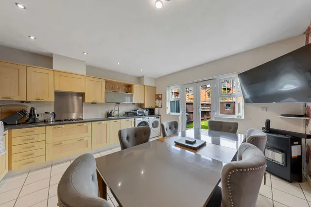 Holywell Drive, Warrington, WA1, photo 3
