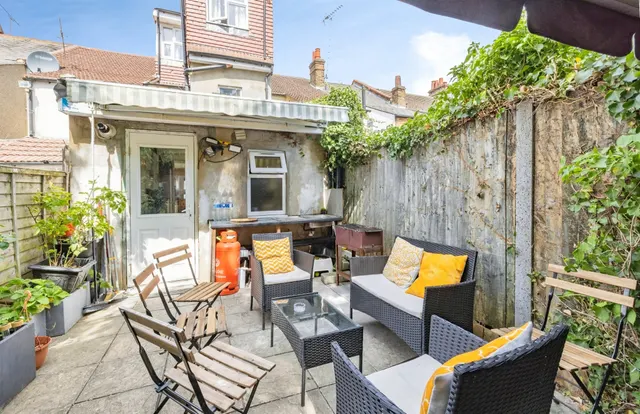 St. Marys Road, Watford, WD18, photo 3