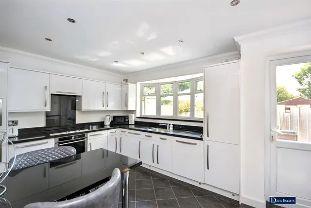 Photo 3 — Birch Crescent, Ardleigh Green, Hornchurch, RM11