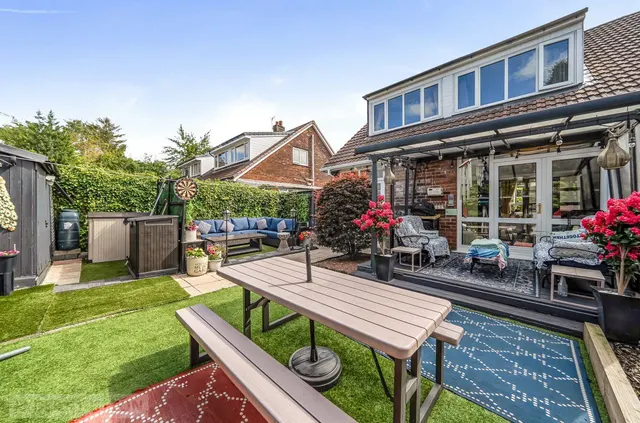 Edward Road, Shaw, OL2, photo 1