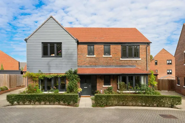 Botleys Road, Ottershaw, KT16, photo 1