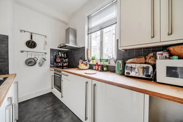 Photo 2 — Melina Road, Shepherds Bush, London, W12