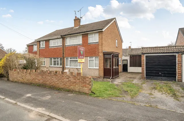 Highfield Path, Farnborough, Hampshire, GU14 0HN, photo 1