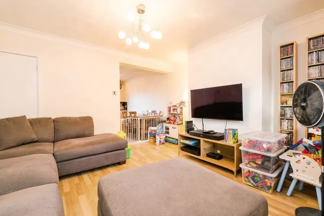 Teviot Avenue, South Ockendon, RM15, photo 3