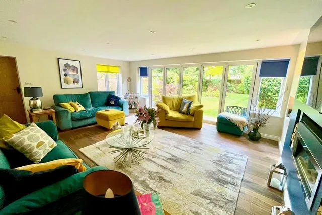 Vicarage Avenue, Surrey Egham, TW20, photo 2
