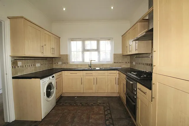 Southfield Road, Enfield, photo 3