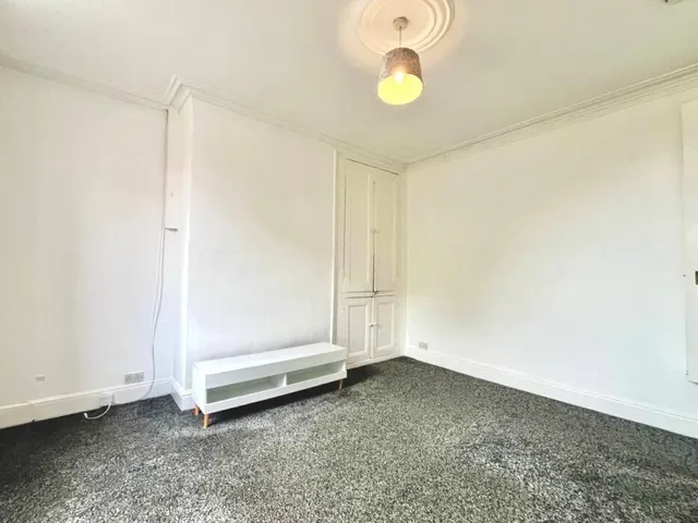 Salisbury Road, LS12, photo 2