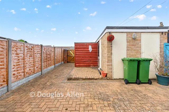 The Willows, Basildon, SS13, photo 3