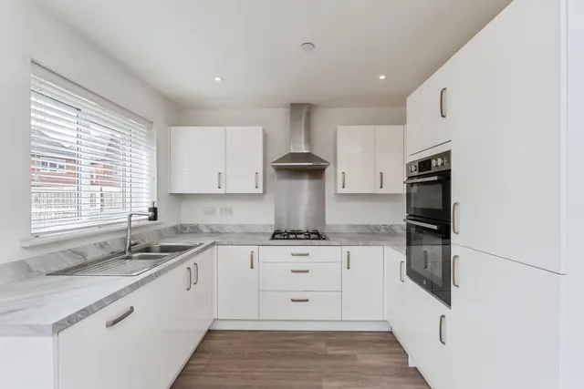 Ffordd Lloyd, Rhyl, LL18, photo 3