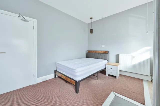 Bushey, WD23, photo 2