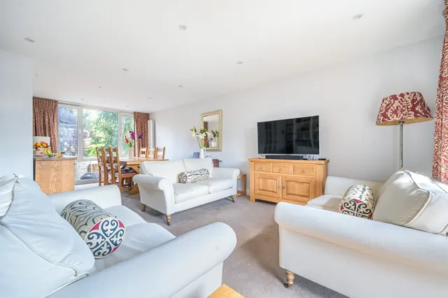 Photo 2 — Elmtree Green, Great Missenden, HP16