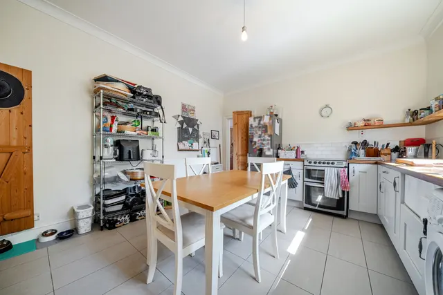 Photo 3 — Avington Grove, SE20
