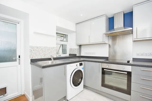 North Street, Crewkerne, TA18, photo 3