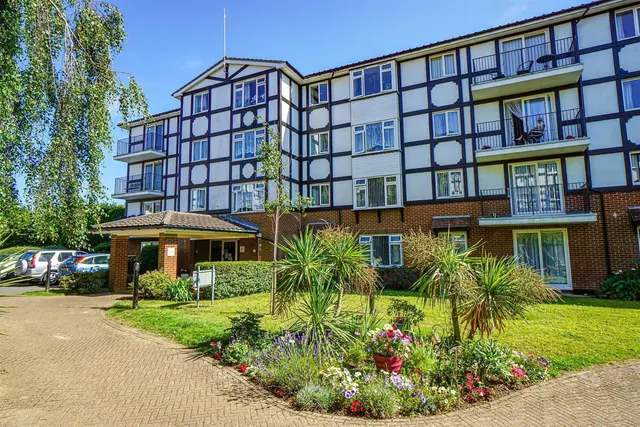 St. Helens Crescent, Hastings, photo 1