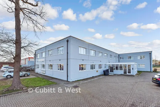 Gatwick Road, Crawley, RH10, photo 1