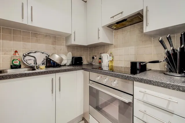 Photo 3 — Flat 27 Building 22, Cadogan Road, London