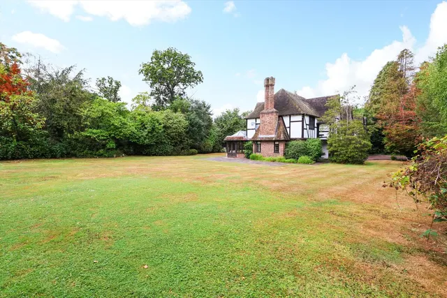 Silverdale Avenue, Ashley Park, KT12, photo 2