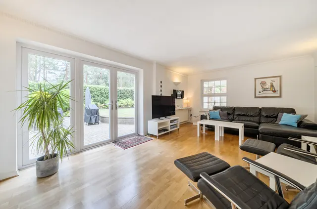 Photo 2 — Heronscourt, Lightwater, Surrey, GU18 5SW
