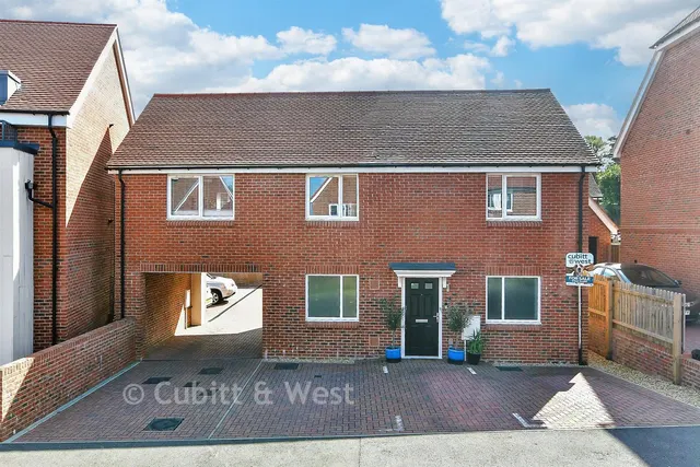 Butlers Way, East Grinstead, RH19, photo 1