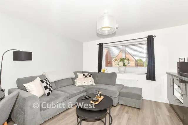 Butlers Way, East Grinstead, RH19, photo 2