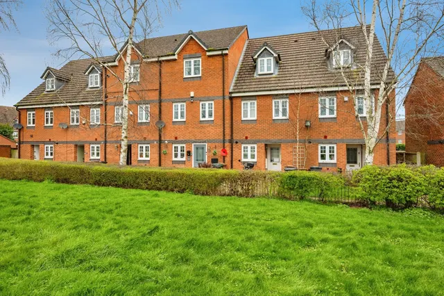 Avon Way, Hilton, DE65, photo 1