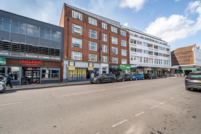 Photo 3 — 11 Eastgate House, 223 High Street, Guildford