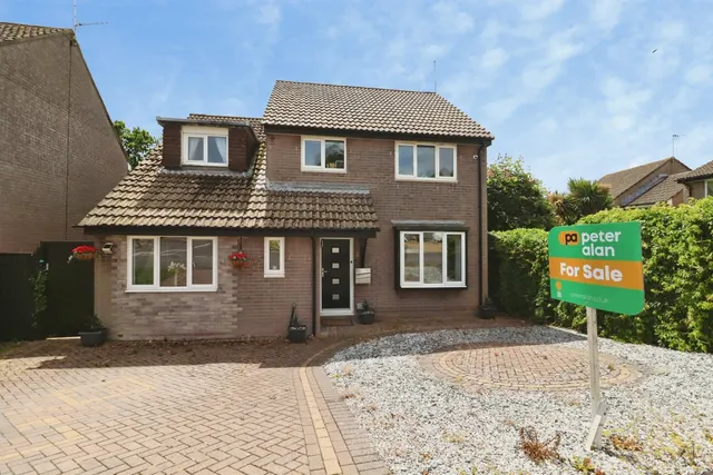 Bassett Road, Penarth, CF64, photo 1