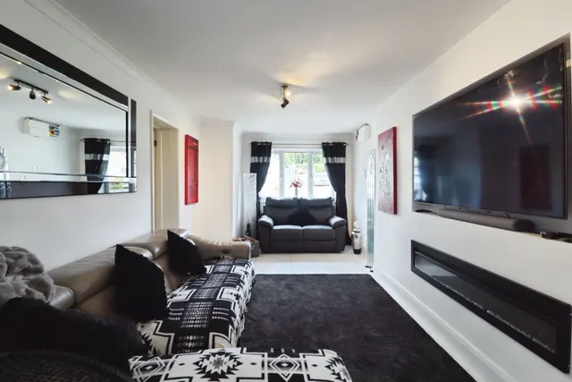 Bassett Road, Penarth, CF64, photo 3