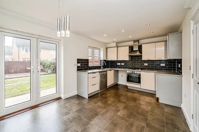 Fuggle Drive, Aylesbury, HP21, photo 2