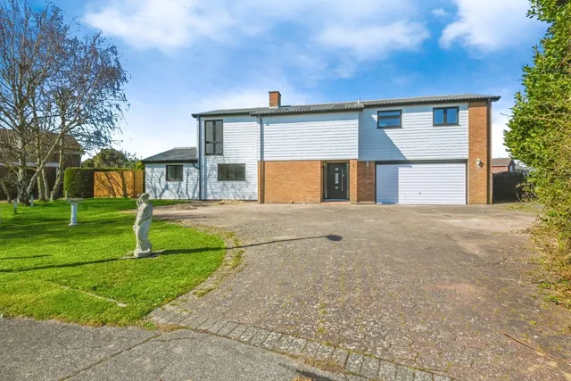 Photo 2 — Beacon Heights, St. Osyth, Clacton-on-Sea, Tendring, CO16