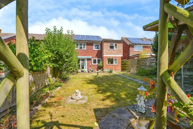 Photo 3 — Edwin Road, Didcot