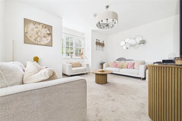 Josephine Crescent, Burghfield Common, RG7, photo 2