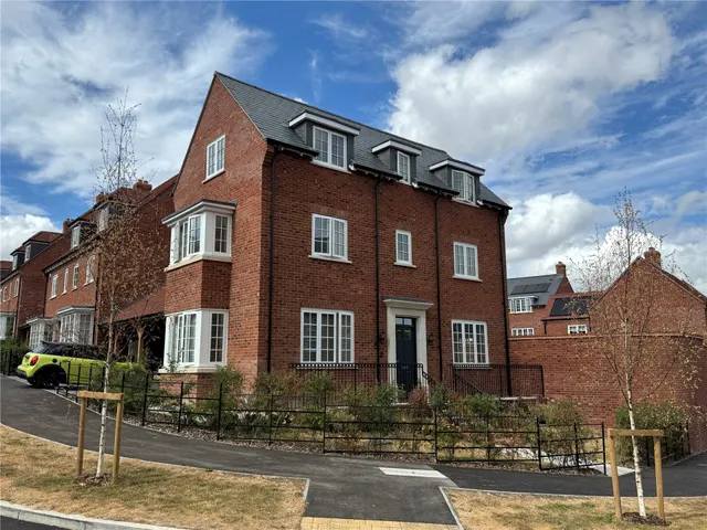 Josephine Crescent, Burghfield Common, RG7, photo 1