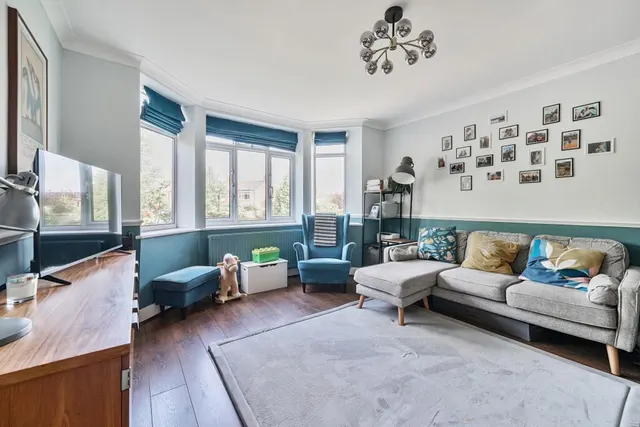 Warwick Road, London, N11, photo 3