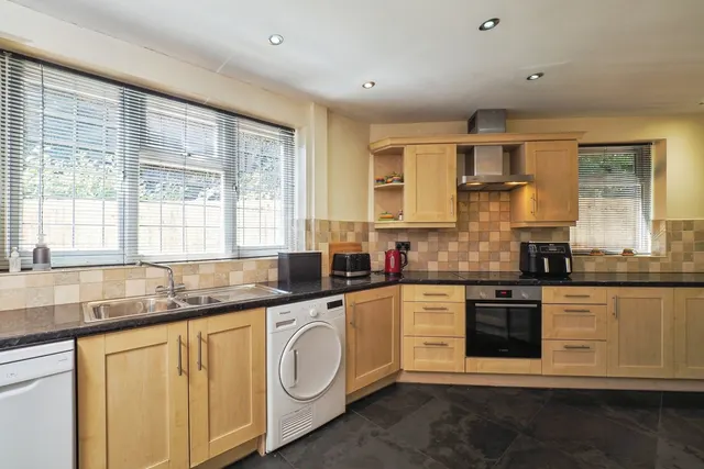 Photo 3 — Russell Drive, Wollaton, Nottingham, NG8