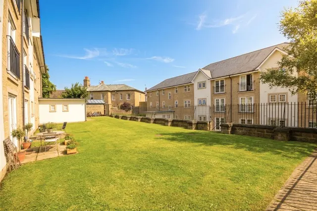 Clifford Drive, Menston, LS29, photo 3