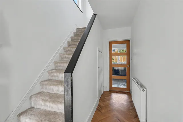 St. Helens Crescent, Trowell, NG9, photo 3