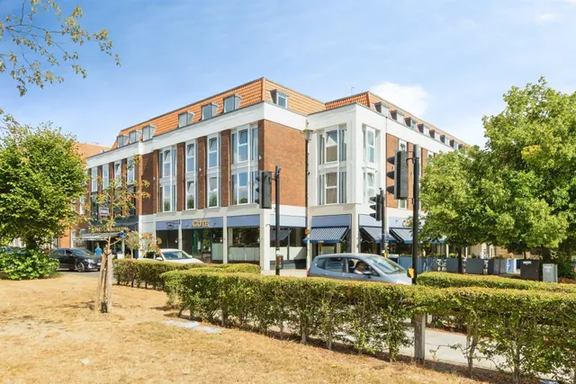 Parkway, Welwyn Garden City, photo 1